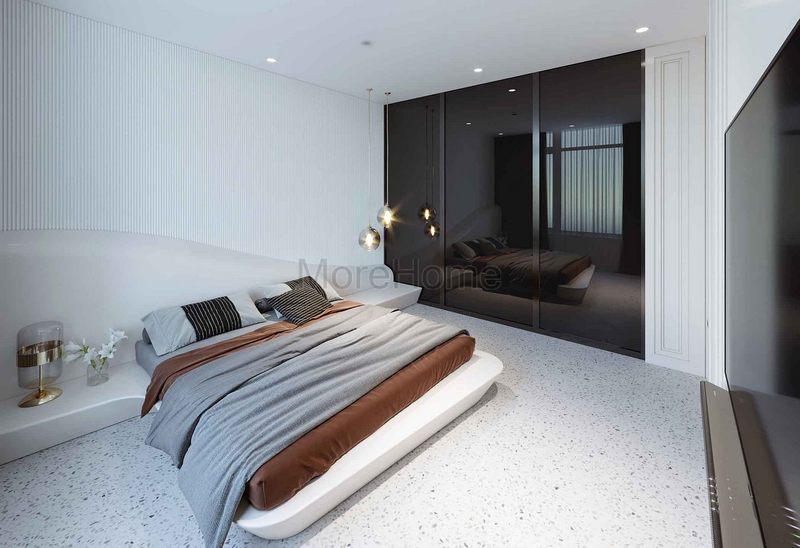 Thiết kế phòng ngủ rộng, nội thất với tone màu trắng hiện đại tạo không gian ấn tượng và trẻ trung